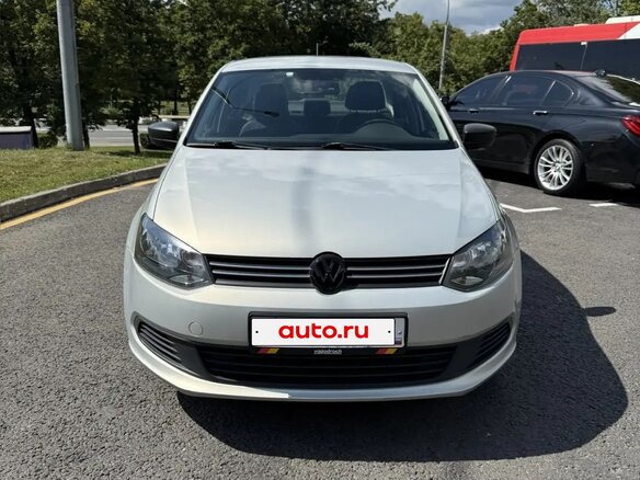 2013 Volkswagen Polo V, серебристый, 850000 рублей - вид 1