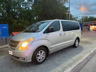 2009 Hyundai Grand Starex I, серебристый, 940000 рублей, вид 2