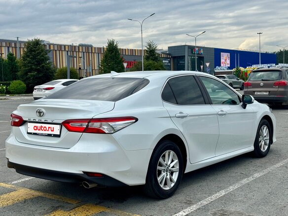 2020 Toyota Camry VIII (XV70), белый, 2890000 рублей - вид 3