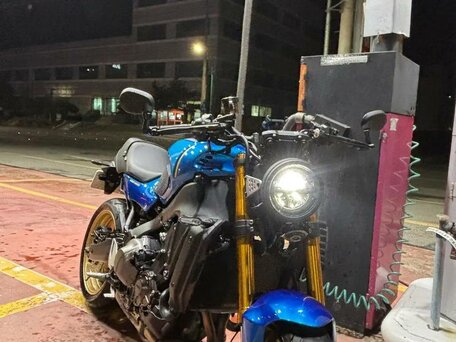 2024 Yamaha XSR900, синий, 1130000 рублей, вид 4
