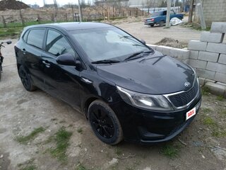 2013 Kia Rio III, чёрный, 690000 рублей, вид 3
