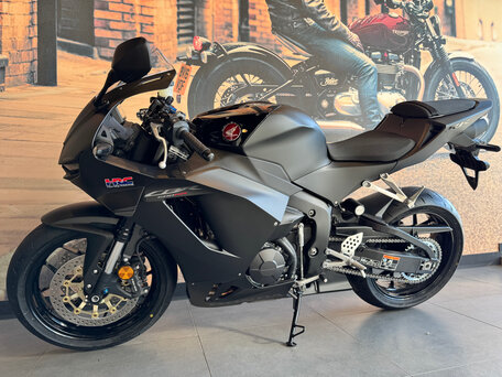 2025 Honda CBR 600RR, чёрный, 1820000 рублей, вид 5