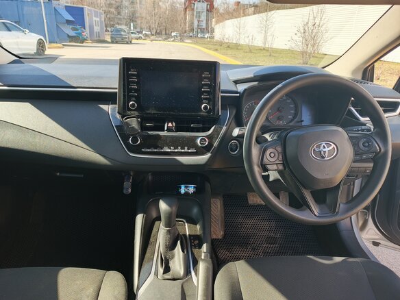 2020 Toyota Corolla XII (E210), серебристый, 1500000 рублей - вид 8