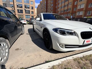 2013 BMW 5 серии 530d xDrive VI (F10/F11/F07), белый, 1800000 рублей, вид 2