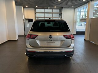 2020 Volkswagen Tiguan II Рестайлинг, коричневый, 2979000 рублей, вид 4