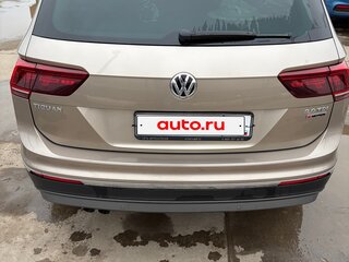 2017 Volkswagen Tiguan II, бежевый, 2600000 рублей, вид 3