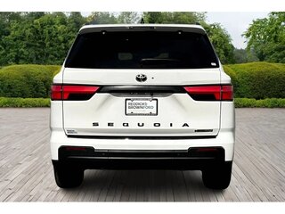 2025 Toyota Sequoia III, белый, 15289697 рублей, вид 4