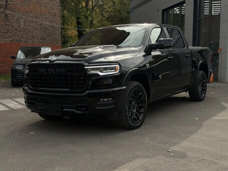 2026 Ram 1500 Crew Cab eTorque V Рестайлинг, чёрный, 11000000 рублей, вид 3