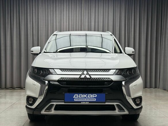 2019 Mitsubishi Outlander III Рестайлинг 3, белый - вид 2