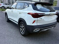 2022 Kia KX3, белый, 1690000 рублей - вид 3
