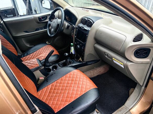 2001 Hyundai Santa Fe I, золотистый, 650000 рублей - вид 9