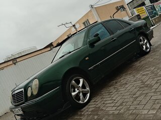 1996 Mercedes-Benz E-Класс 230 II (W210, S210), зелёный, 350000 рублей, вид 3