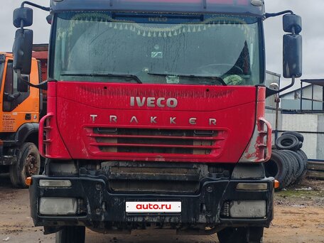 2010 Iveco Trakker, красный, 2300000 рублей, вид 3