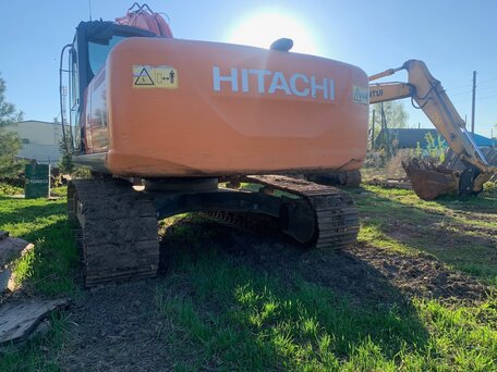 2019 Hitachi ZX200, оранжевый, 9100000 рублей, вид 4