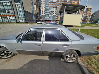 1992 Mercedes-Benz W124 230 4-speed, серебристый, 199900 рублей, вид 4