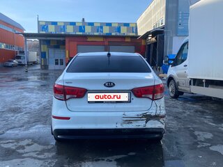 2017 Kia Rio III Рестайлинг, белый, 900000 рублей, вид 5
