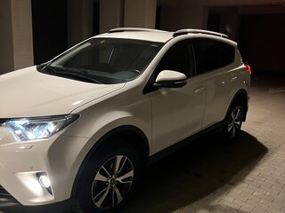 2017 Toyota RAV4 IV (XA40) Рестайлинг, белый, 2800000 рублей, вид 4