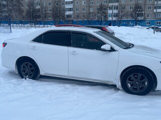 2013 Toyota Camry VII (XV50), белый, 1750000 рублей, вид 3