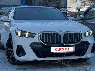 2024 BMW 5 серии 530i xDrive VIII (G60/G61/G68), белый, 7199000 рублей, вид 4