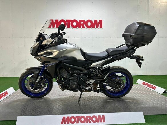 2015 Yamaha MT-09 Tracer (FJ-09), серебристый, 645000 рублей