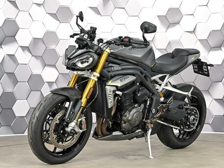 2022 Triumph Speed Triple, серебристый, 1117000 рублей, вид 2