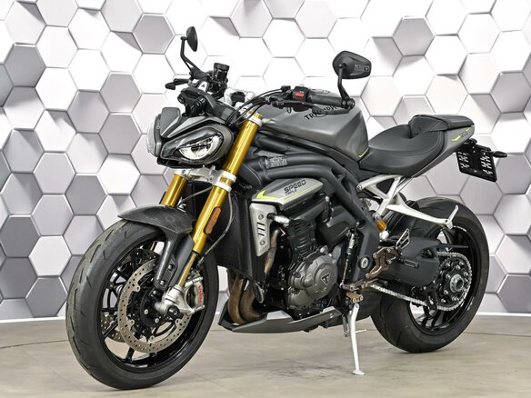 2022 Triumph Speed Triple, серебристый, 1117000 рублей - вид 1