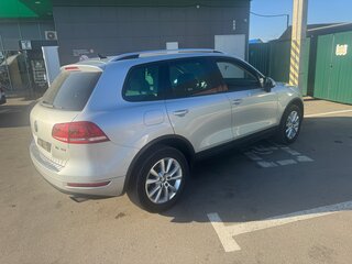 2012 Volkswagen Touareg II, серебристый, 2700000 рублей, вид 3