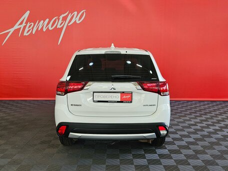 2018 Mitsubishi Outlander III Рестайлинг 2, белый, 1740000 рублей, вид 4