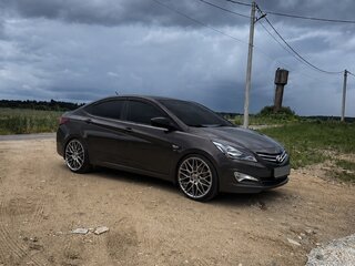 2014 Hyundai Solaris I Рестайлинг, коричневый, 880000 рублей, вид 3