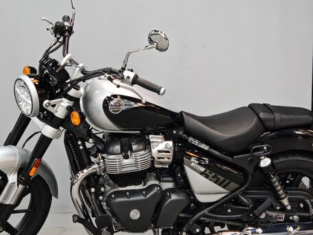 2026 Royal Enfield Super Meteor, серый, 773000 рублей, вид 3