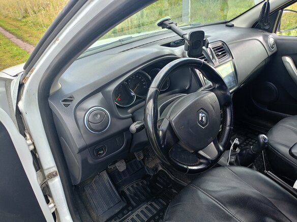 2015 Renault Logan II, белый, 410000 рублей - вид 4