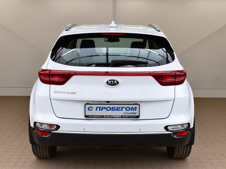2018 Kia Sportage IV Рестайлинг, белый, 1795000 рублей, вид 3