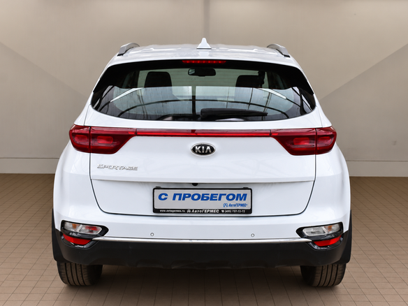 2018 Kia Sportage IV Рестайлинг, белый, 1850000 рублей - вид 2