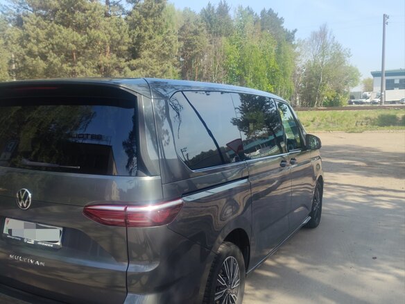 2022 Volkswagen Multivan Long T7, серый, 4700000 рублей - вид 2