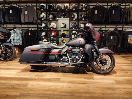 2018 Harley-Davidson CVO Street Glide, серый, 2690000 рублей, вид 1
