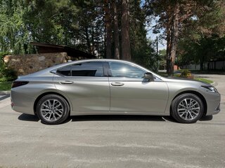 2025 Lexus ES 200 VII Рестайлинг 2, серый, 5050000 рублей, вид 4