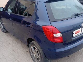 2010 Skoda Fabia II Рестайлинг, синий, 466000 рублей, вид 4