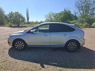 2010 Ford Focus II Рестайлинг, серебристый, 790000 рублей, вид 4
