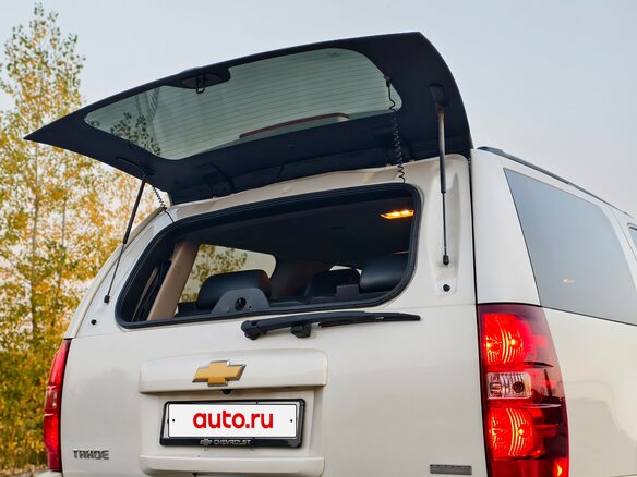 2012 Chevrolet Tahoe 6AT III, белый, 1750000 рублей - вид 4