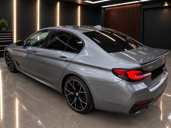 2021 BMW 5 серии 530d xDrive VII (G30/G31/G38) Рестайлинг, серебристый, 6300000 рублей - вид 5