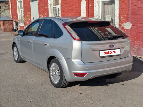 2009 Ford Focus II Рестайлинг, серебристый, 675000 рублей - вид 2