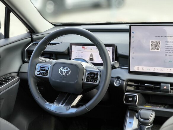 2026 Toyota RAV4 VI (XA60), чёрный, 4550000 рублей - вид 18