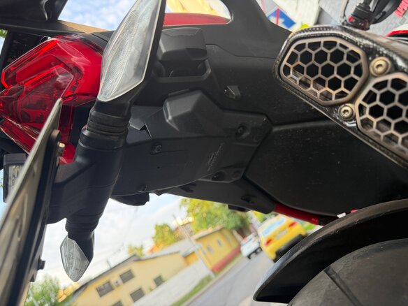 2022 Ducati Multistrada V4, красный, 2399000 рублей - вид 9
