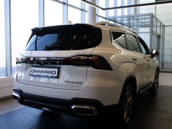 2026 Geely Okavango I Рестайлинг, белый - вид 22
