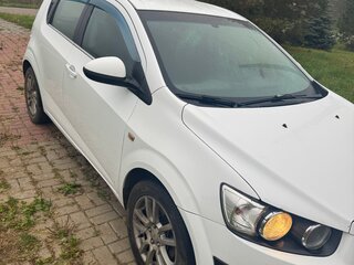2014 Chevrolet Aveo II, белый, 700000 рублей, вид 1