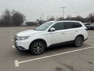 2018 Mitsubishi Outlander III Рестайлинг 2, белый, 2222000 рублей, вид 3