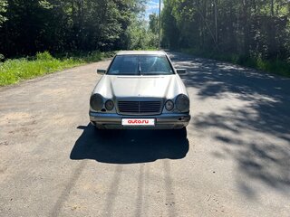 1997 Mercedes-Benz E-Класс 230 II (W210, S210), серебристый, 245000 рублей, вид 3