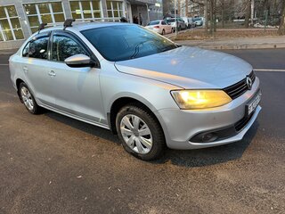 2013 Volkswagen Jetta VI, серебристый, 850000 рублей, вид 2