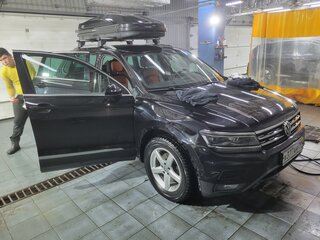 2017 Volkswagen Tiguan II, чёрный, 3100000 рублей, вид 2