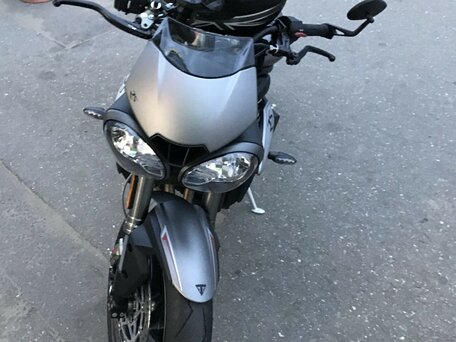 2017 Triumph Street Triple, серый, 950000 рублей, вид 3